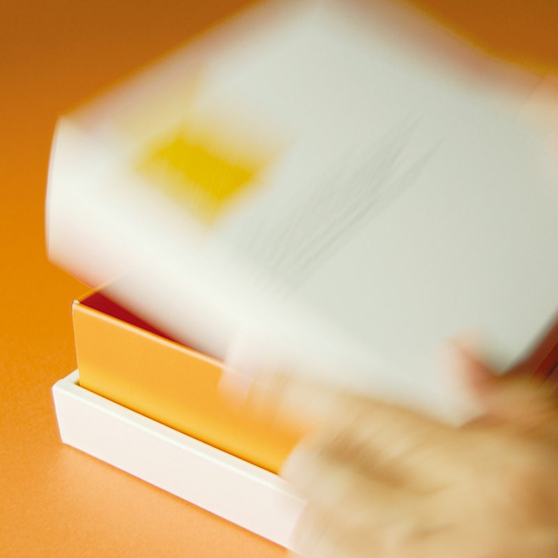 バウムクーヘン(プレーン・カラメル)のネーミング/ パッケージデザイン/リーフレット制作